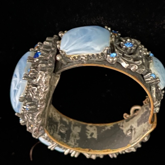 VTG Renaissance Revival Unsigned Hinged Cuff Bracelet; Selro Inspired - Picture 5 of 11